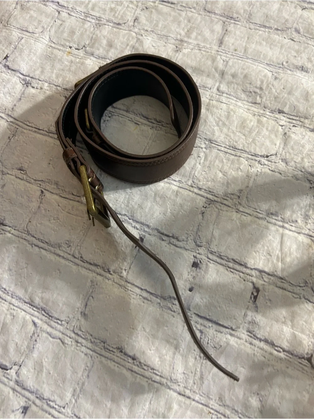 LOT OF (2) DIFFERENT BELTS OLIVE PEBBLE GRAIN GOLD TONE RINGS & BROWN UNIQUE